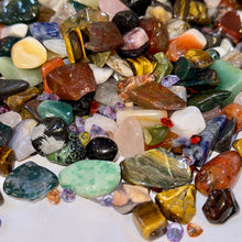 Load image into Gallery viewer, Treasure Hunt 2200 Carats of Gemstones + 5 Carats of Faceted Gemstones