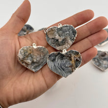 Load image into Gallery viewer, Agate Druze Heart-Shaped Silver-Plated Pendant & Necklace with a Velvet Box