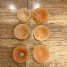 Load image into Gallery viewer, Orange Selenite Bowl 3.5-4"