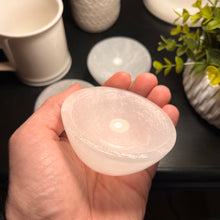 Load image into Gallery viewer, Selenite Bowl (3 inches)