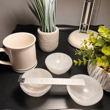 Load image into Gallery viewer, Selenite Bowl (3 inches)