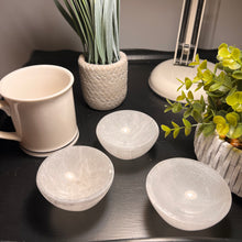 Load image into Gallery viewer, Selenite Bowl (3 inches)