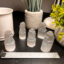 Load image into Gallery viewer, Selenite 2 inch Tower