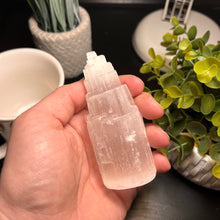 Load image into Gallery viewer, Selenite 4 inch Tower