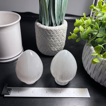 Load image into Gallery viewer, Selenite Egg